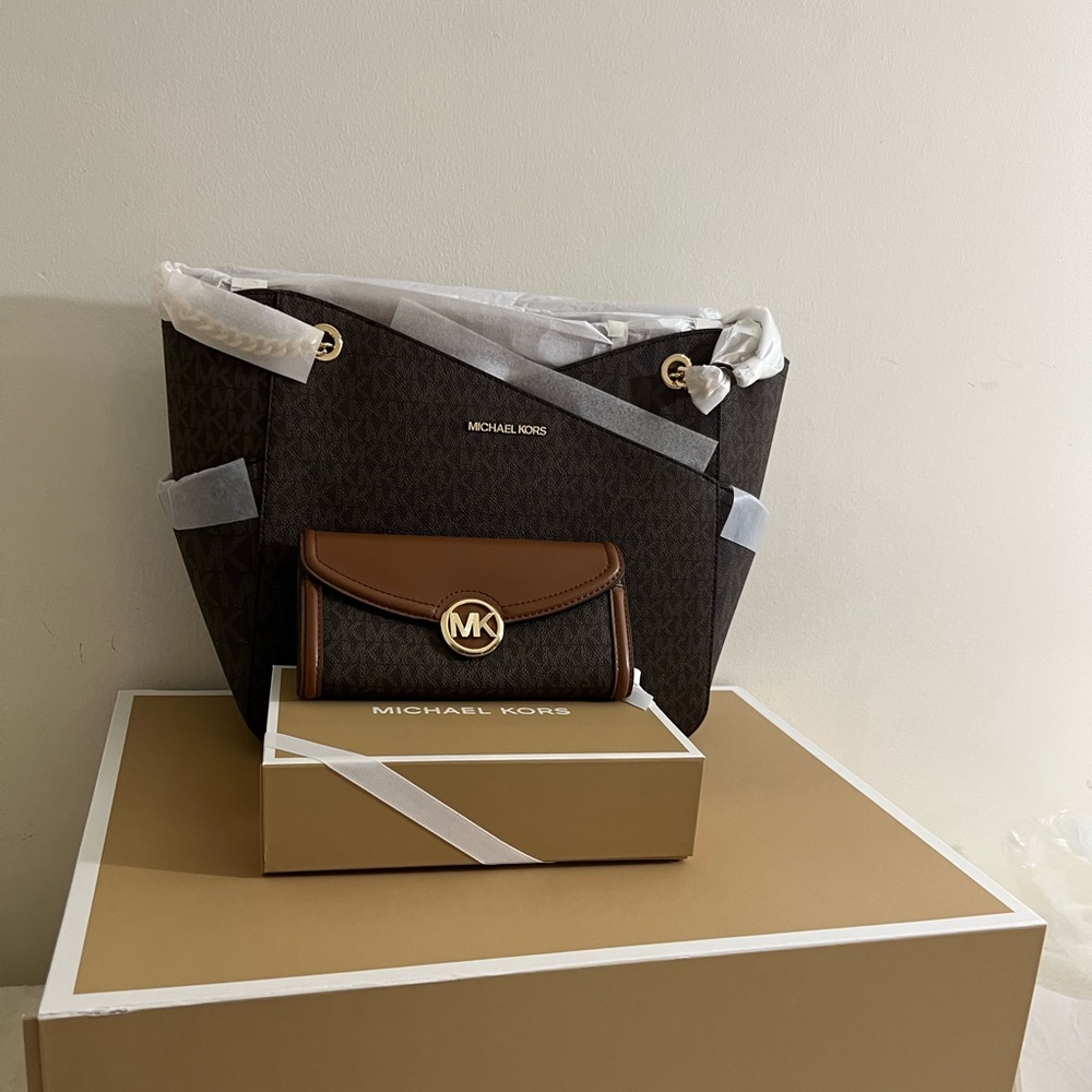 Michael Kors only bag no wallet( fixed price)